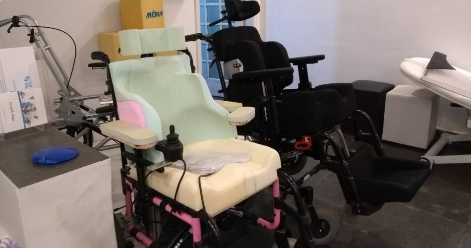 Adaptação para Cadeira de Rodas: o que pode ser personalizado para melhorar a postura e o conforto?