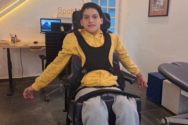 Características Essenciais de uma Cadeira de Rodas Adaptada para o Paciente com Hipertonia e Espasticidade Importante. Características Essenciais de uma Cadeira de Rodas Adaptada para o Paciente com Hipertonia e Espasticidade Importante.